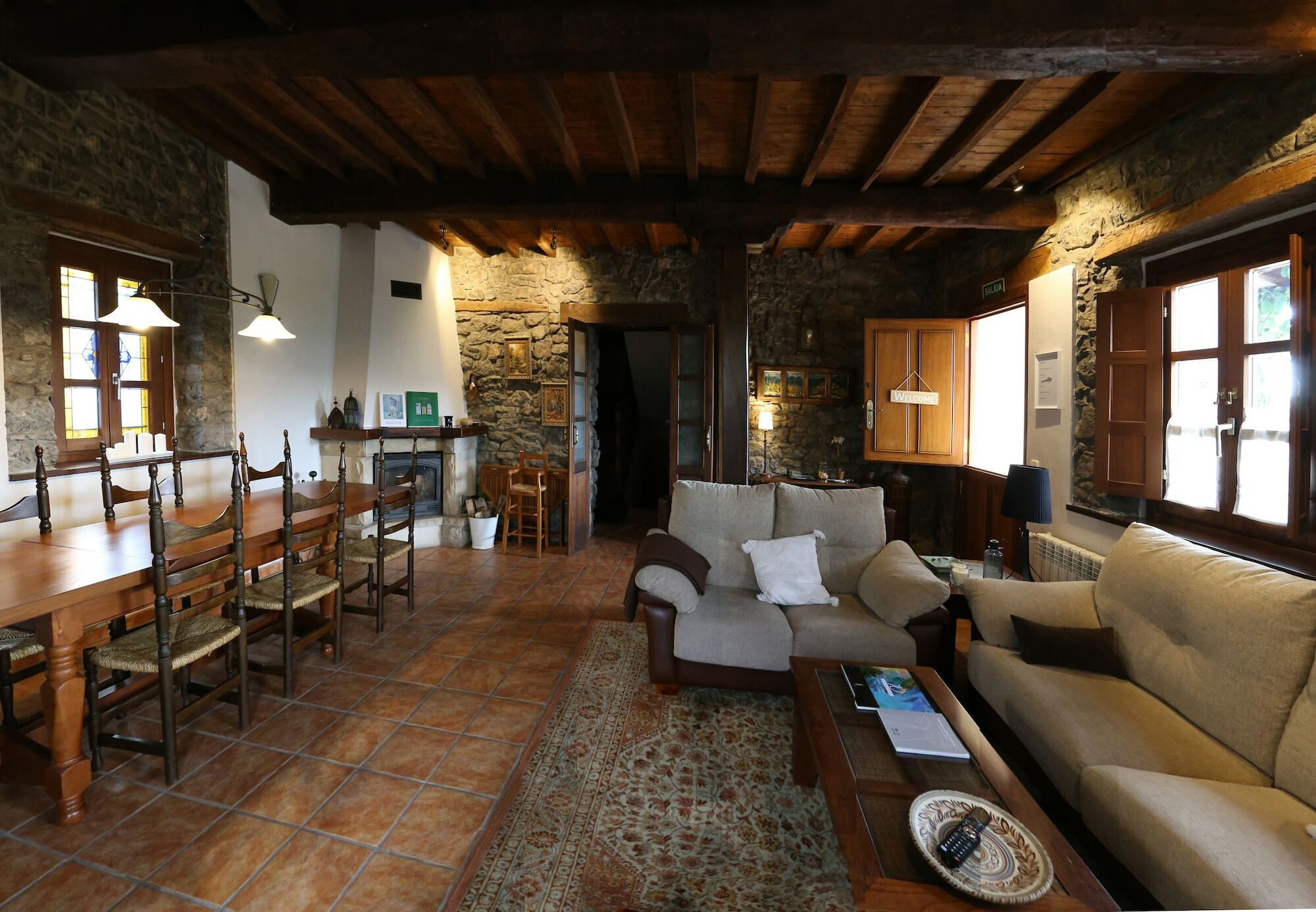 Casa De Aldea La Pumariega 호텔 Caces 외부 사진